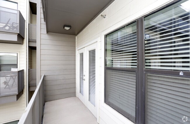 1BR-1BA Loft 2.1 Balcony