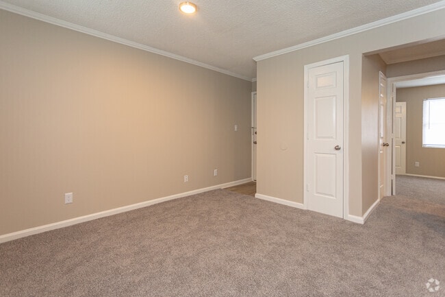 1BR, 1BA - 750 SF