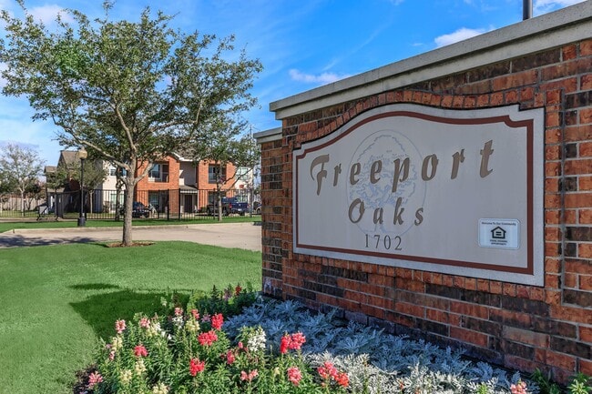 Photo - Freeport Oaks