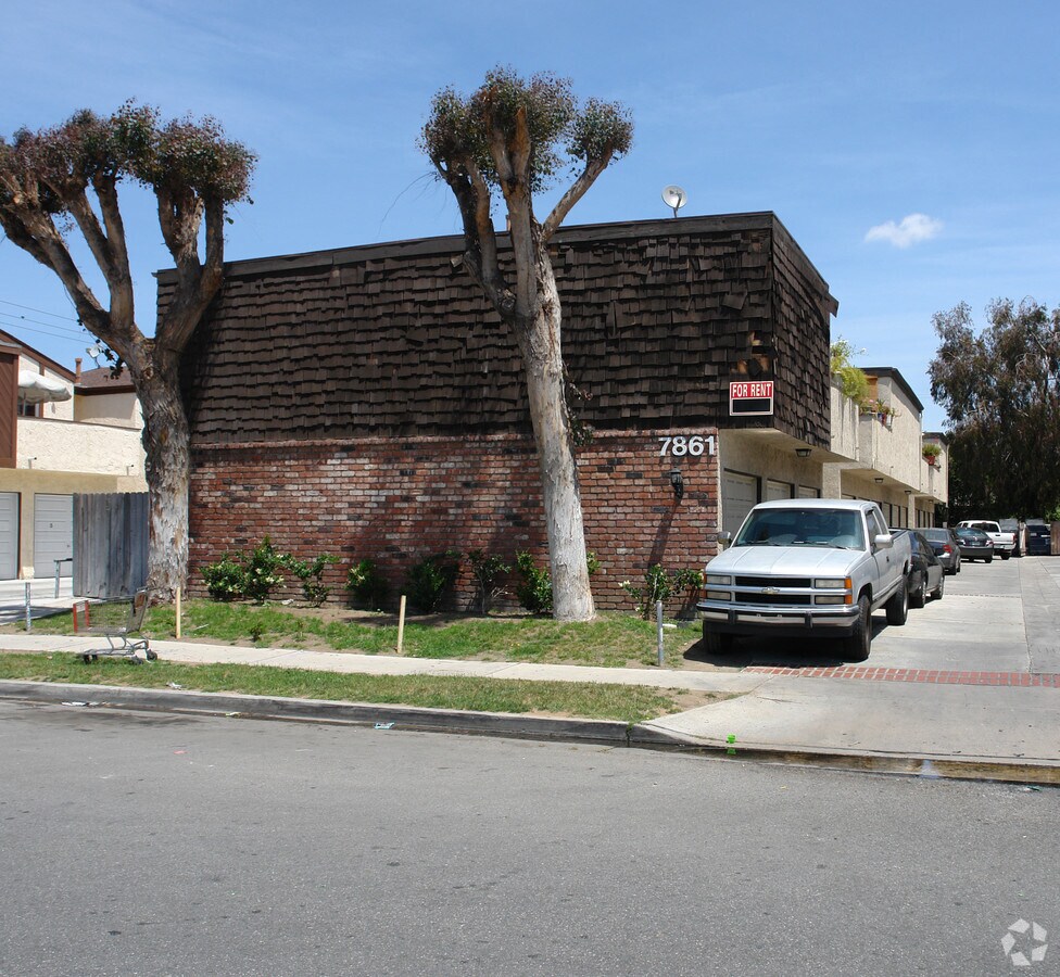 Photo - 7861 Macdonald Ave Apartments