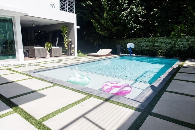 Photo - 6790 SW 72nd St