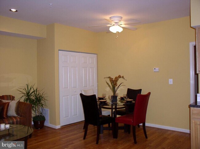 Building Photo - 732 Park Rd NW Unit B-4 Rental