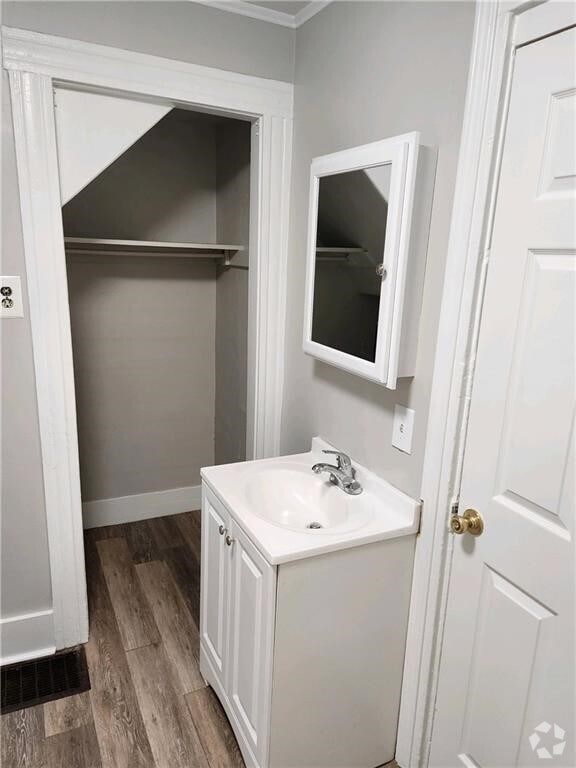 Building Photo - 67 Seager St Rental
