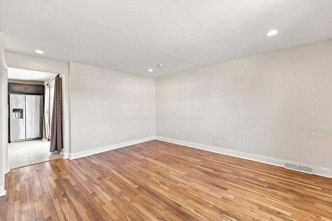 Photo - 438 W Chestnut St