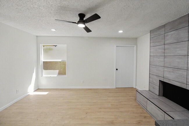 Photo - 6325 Christy Ave NE