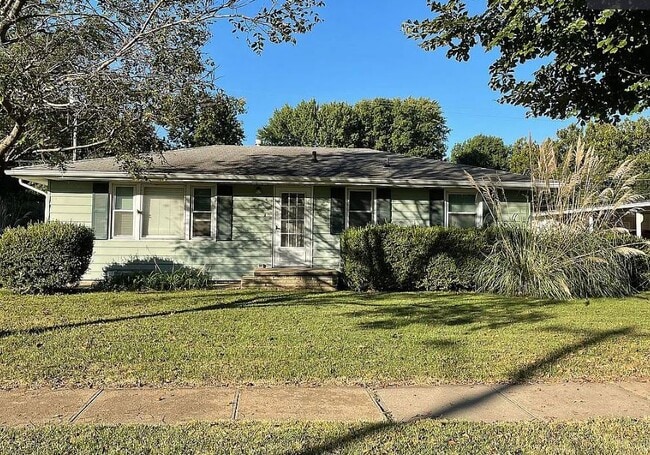 Building Photo - 2401 Brockman St