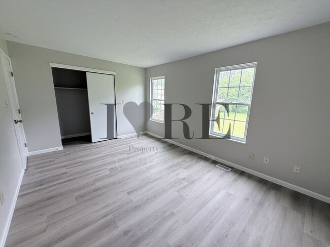 Photo - 859 Crofton Pl
