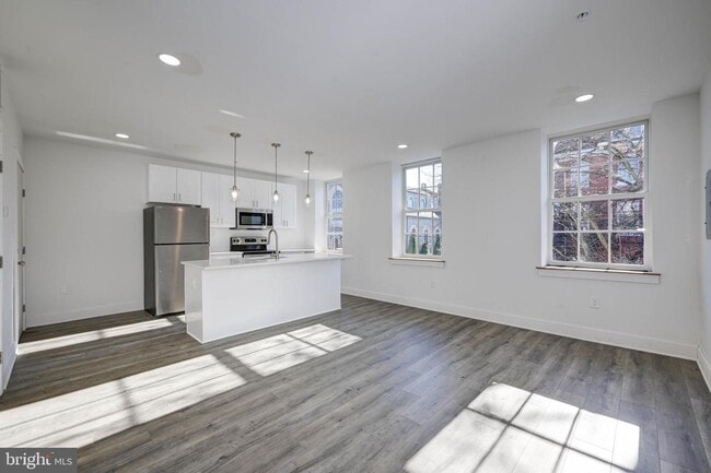 Photo - 211 E Union St