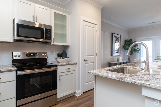 2BR, 2BA - Kicthen