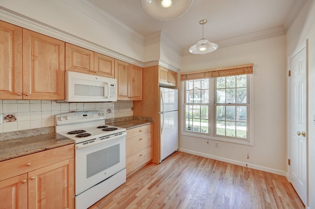 Photo - 927 Jersey St