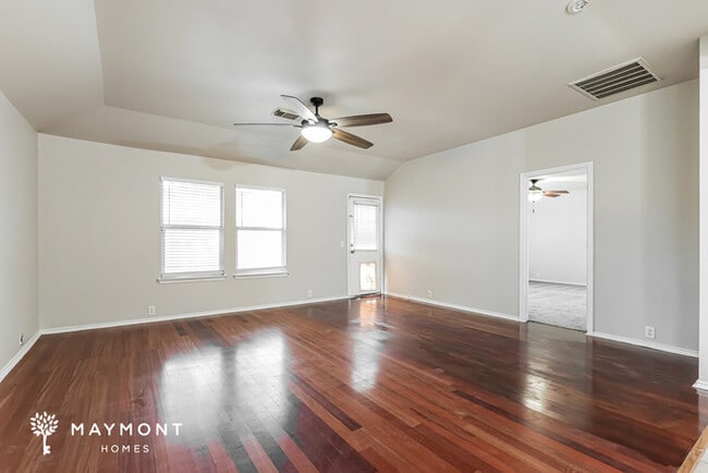 Photo - 15811 Borwick Ln
