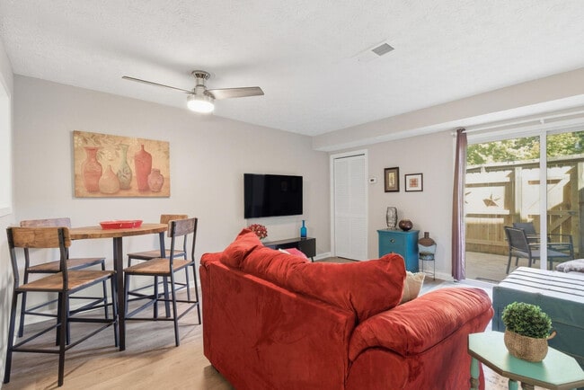 Building Photo - 1108 S Barnett Shoals Rd Unit ID1335912P