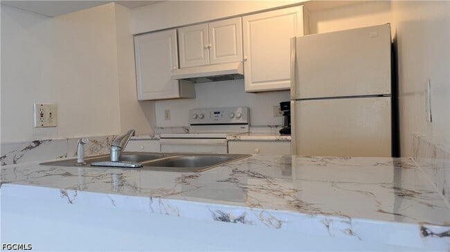 Building Photo - 3407 Winkler Ave Unit 309