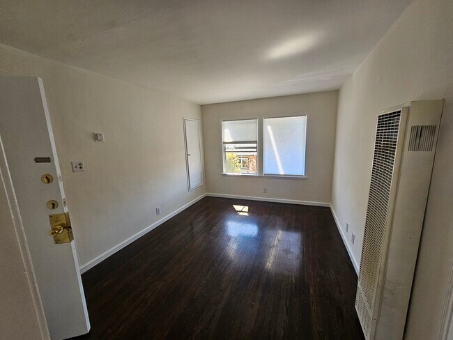 Photo - 1448 S Dunsmuir Ave Unit 1448