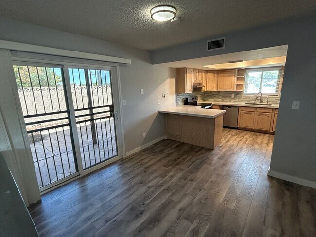 Photo - 4501 W Continental Dr