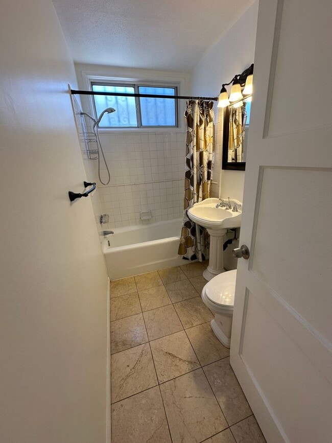 Photo - Single Family Home in Westmont For Rent!