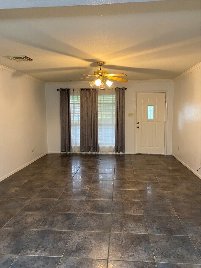 Photo - 8012 Folkstone Ln