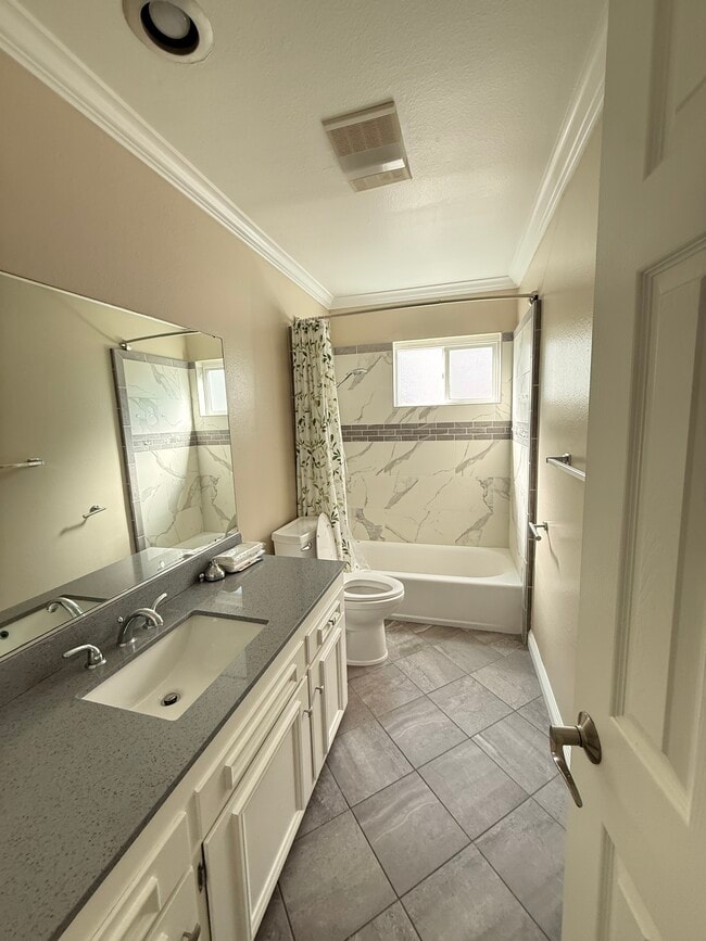 Bathroom - 4104 Emerald St Unit C