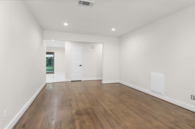 Photo - 5518 McKnight St