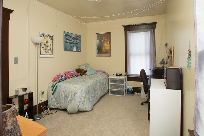 Photo - 2136 Summit St