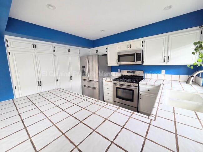 Photo - 8901 Serapis Ave