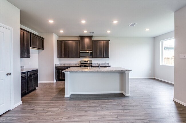 Photo - 737 Santa Lucia Dr