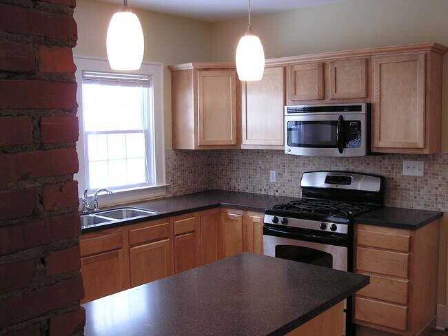 Photo - 425 Roosevelt Ave