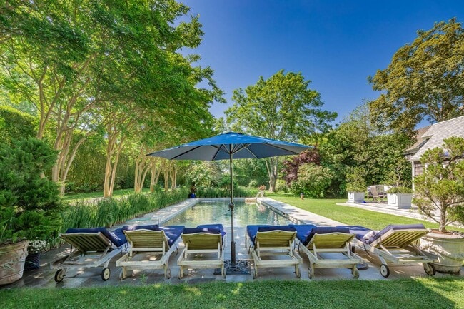 Photo - 561 Sagg Main St