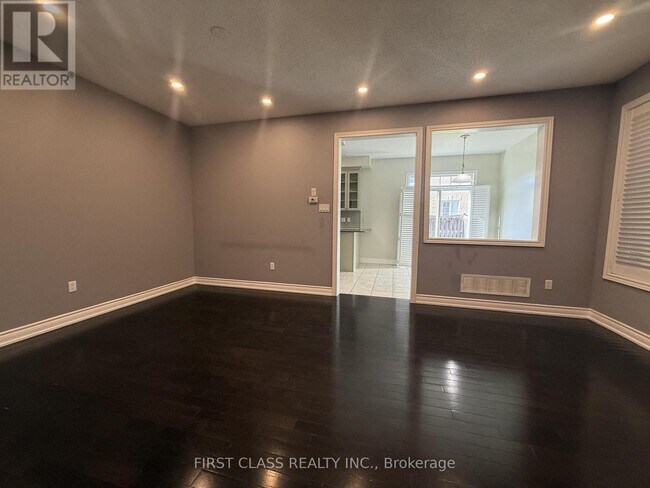 Photo - 36 Princess Diana Dr