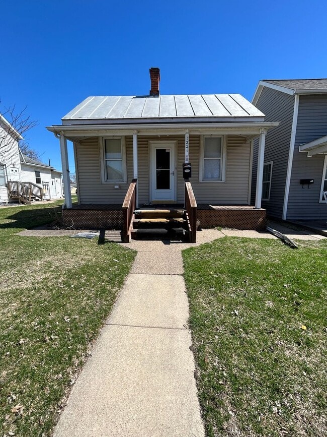 Three Bedroom Home Near Gundersen - Three Bedroom Home Near Gundersen