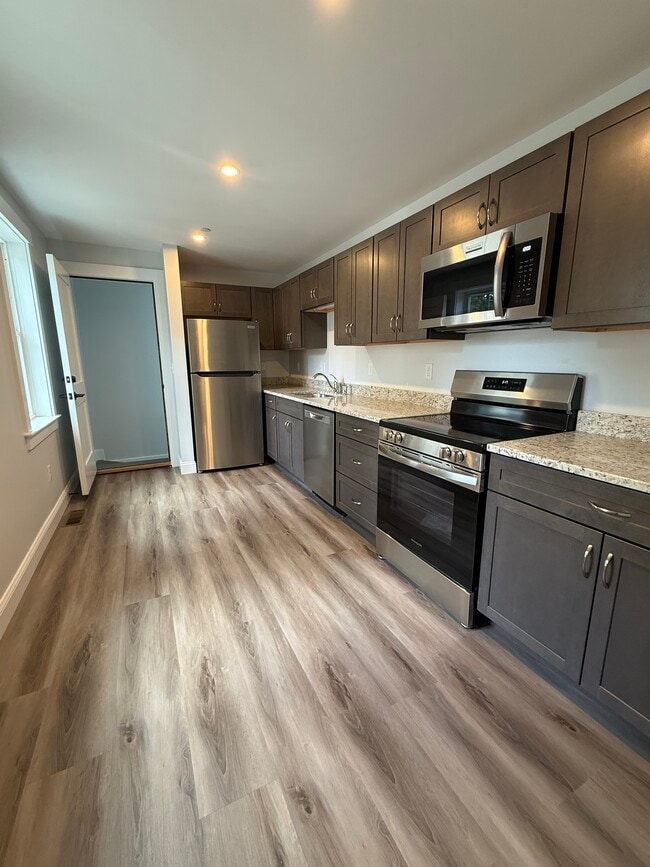 Building Photo - 14 Academy St Unit B