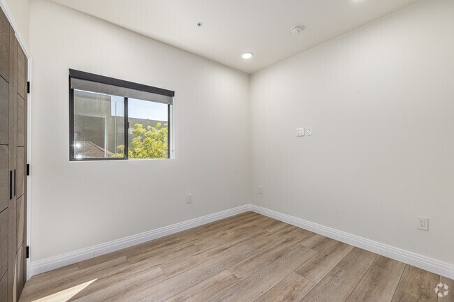 2BR, 2BA - 900SF - Second Bedroom