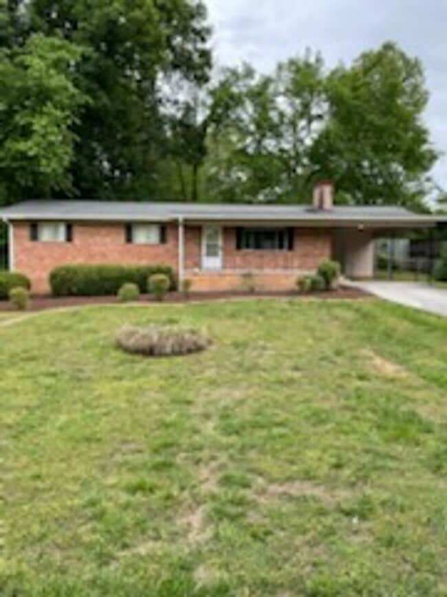 Building Photo - SINGLE FAMILY HOME IN THE CITY