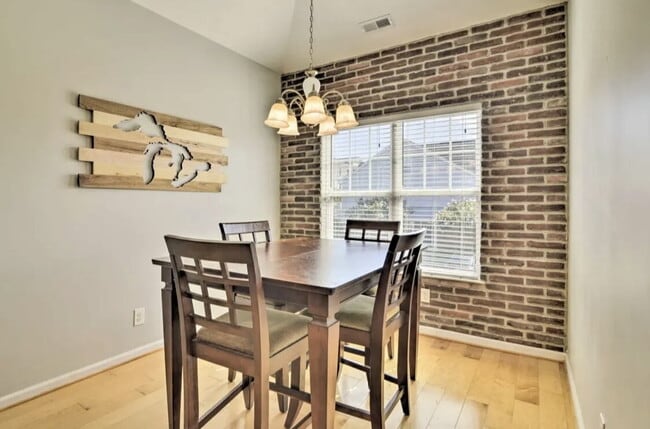 Photo - Cozy 2 bedroom, 2 bathroom condo in the sought out neighborhood of Harbor Walk!