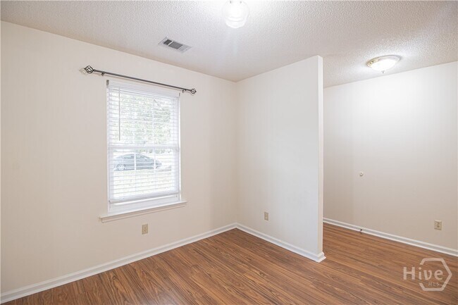 Photo - 148 Country Walk Cir