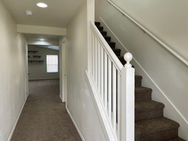 Photo - ***** Move in Special $400 off Fisrt Month...