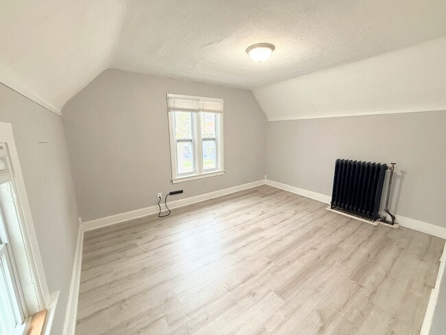 Photo - 1305-1307 Avon Unit 1305 (Upper)