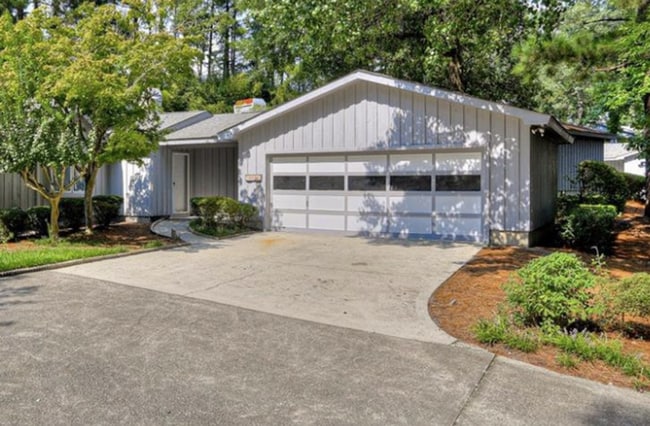 Building Photo - $1,600 - Beautiful 3 Bedroom 2 Bathroom Home Now Available!