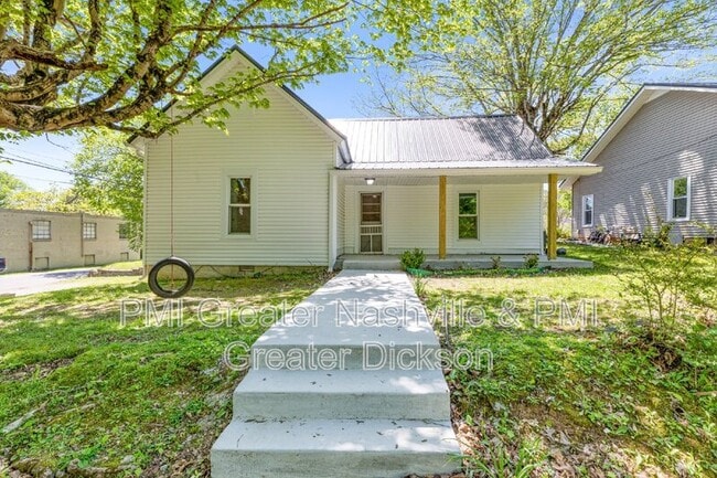Building Photo - 300 W Railroad St