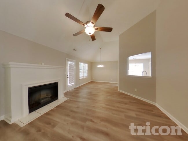 333 Summit Ln