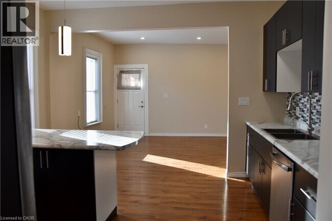 Photo - 181 Sydenham St