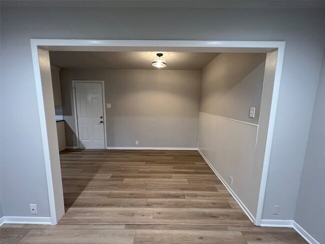 Photo - 2021 N Crockett St