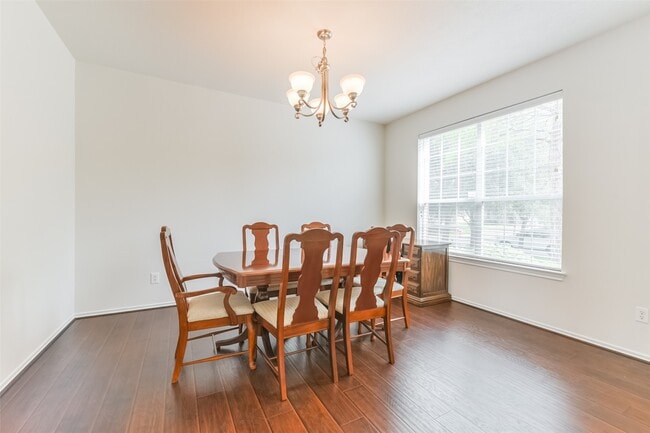 Building Photo - 5418 Lilac Grove Ln