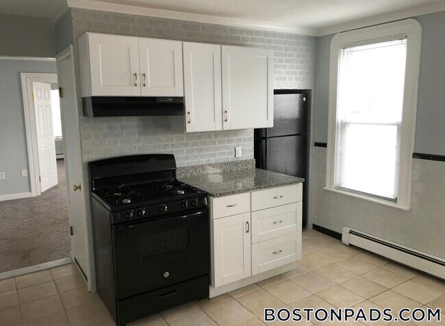 Building Photo - 477 Meridian St Unit 3