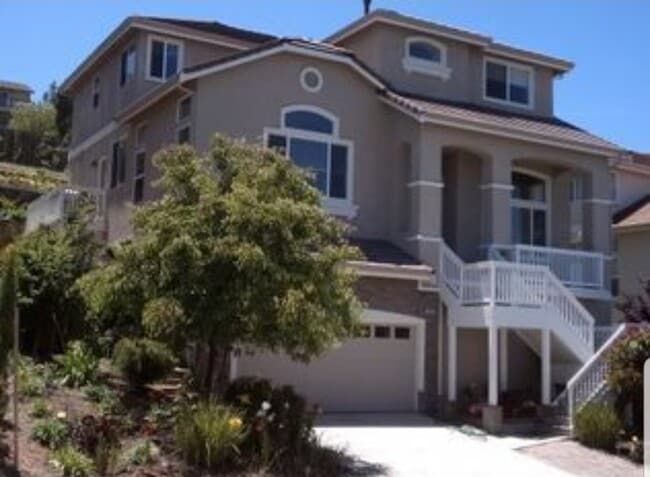 Building Photo - Beautiful 3 story 5 bedroom 3 bath Home in El Sobrante ...