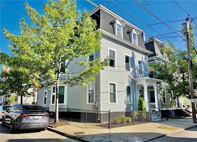 Building Photo - 73 Vernon St Unit 2 Rental
