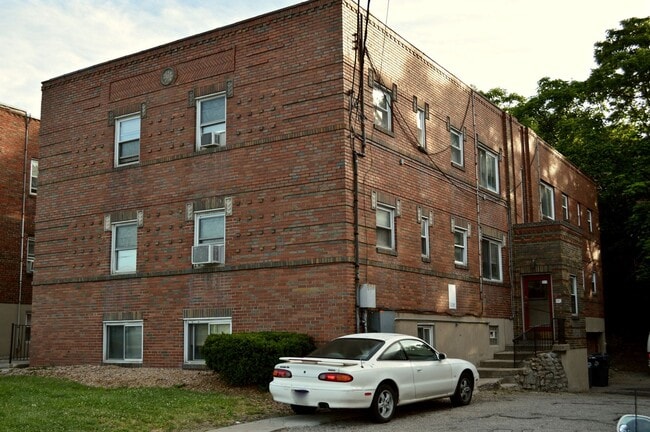 Building Photo - 950 Ludlow Ave Unit 950-04