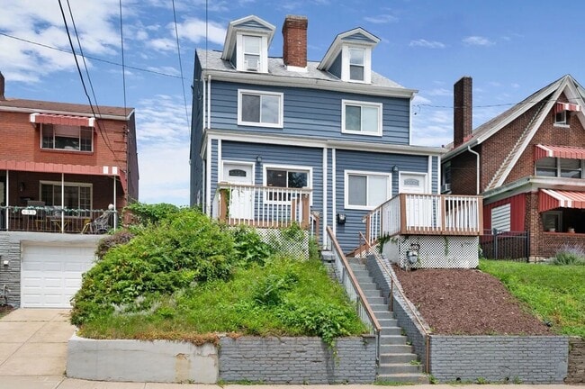 Building Photo - 3 bed 2 bath - fresh updates, central air, off street parking