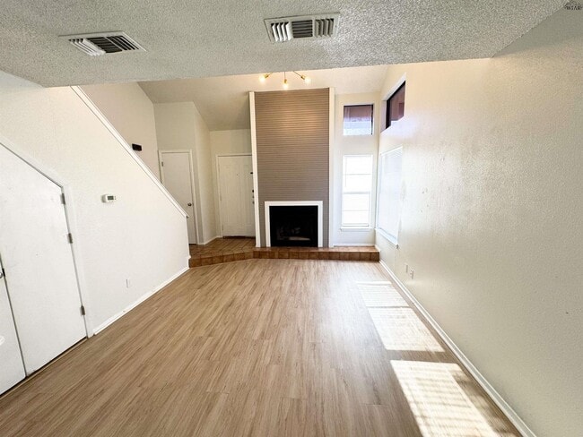 Photo - 4511 Mistletoe Dr