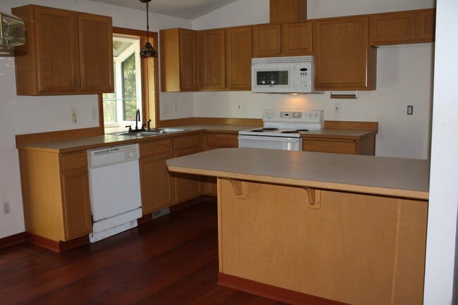 Photo - Spacious Split Entry